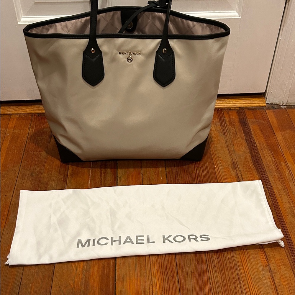 Michael Kors Eva Large Tote Sand Nylon Work Laptop Bag NWT - Picture 14 of 14